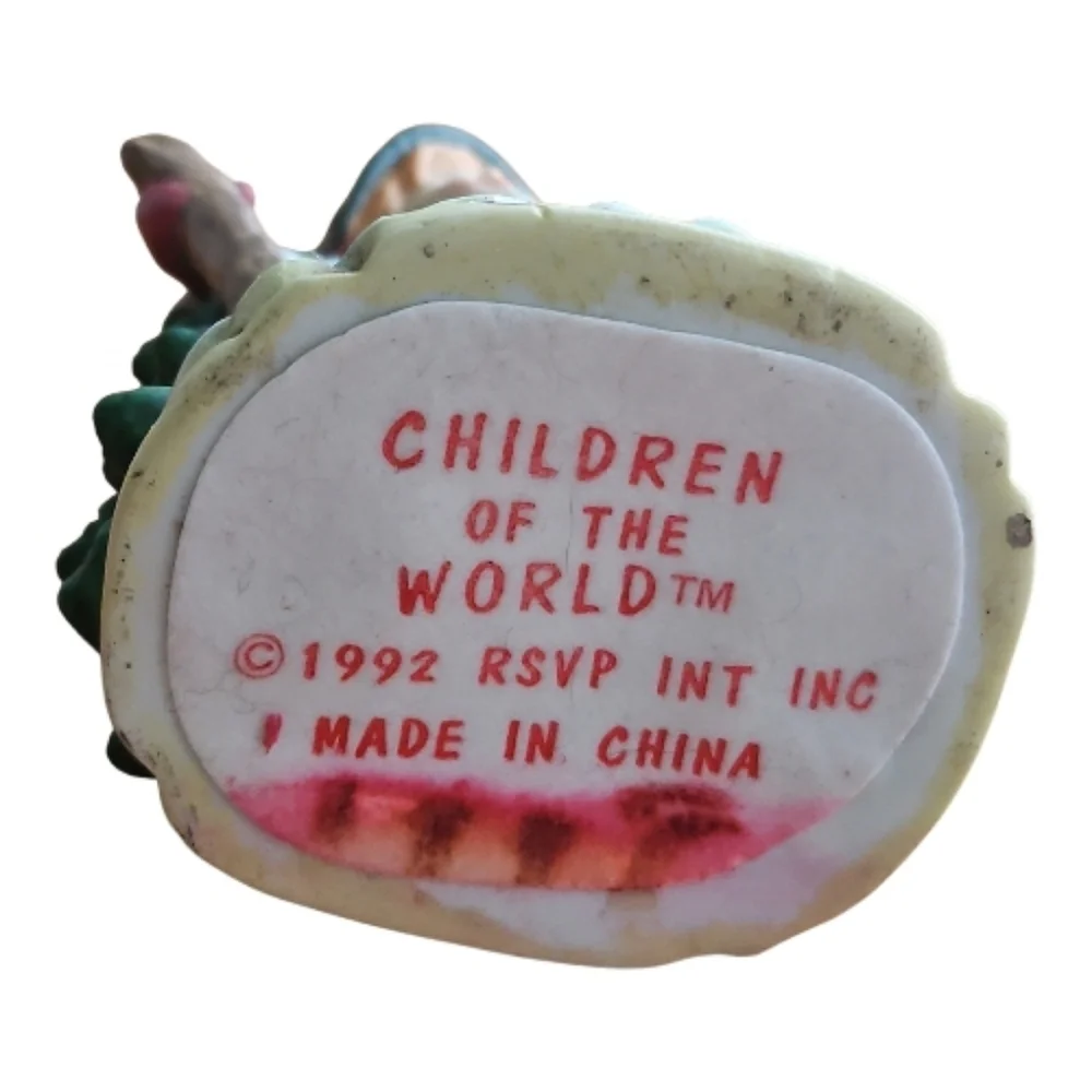 Vintage Children Of The World Figurines - Picture 9 of 10